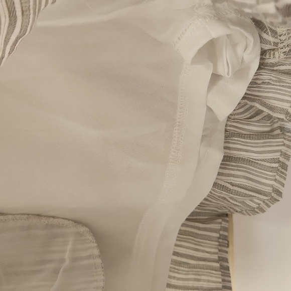 LISTICLE 2 pc shorts set gray stripe ruffle top and shorts.  NWT size large - Picture 7 of 8